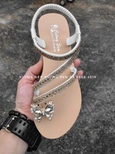 Sandal xẹp đế bằng quai đính đá găn khóa - TKS7