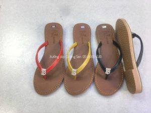 Dép xẹp đế bằng quai kẹp,xỏ ngón có gắn khóa - mặt nâu - TK02